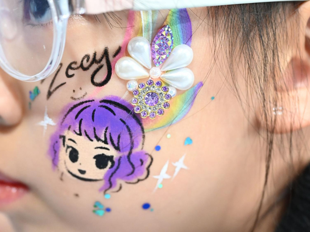 Student face painting artwork – Floral theme