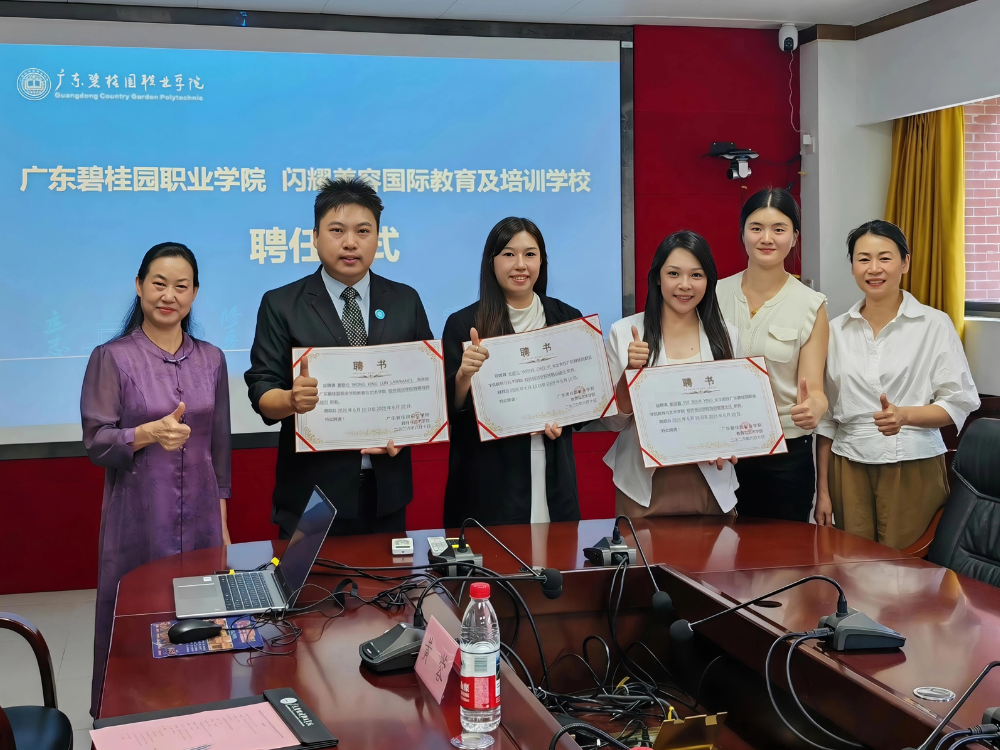 IQA 三位會長合影 IQA 三位會長（左起：陳院長、黃敬倫會長、王祖兒會長、謝淑盈會長、秦佳琪老師、江靜老師）接受聘任