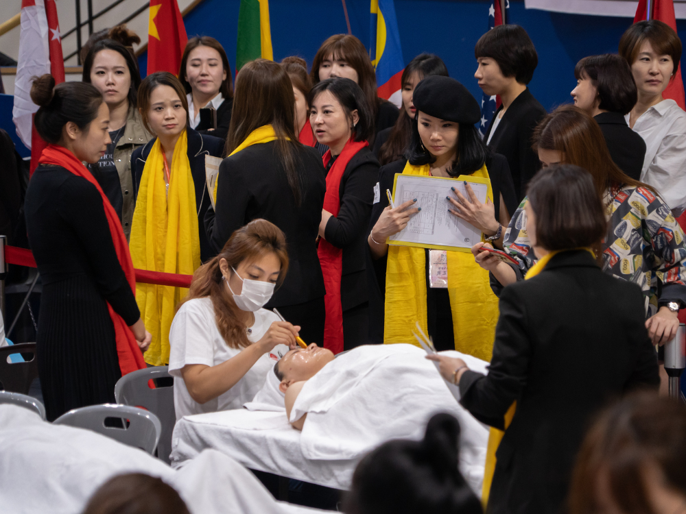 評審團與主辦方協作現場 – 優秀評審團與專業主辦方共同奠定賽事公信力，雙方合作確保比賽公平公正。